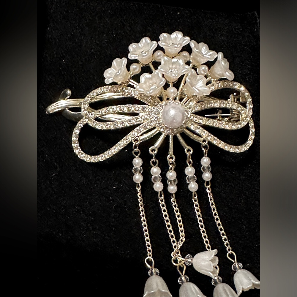 Pearl Bead and Flower hair barrette